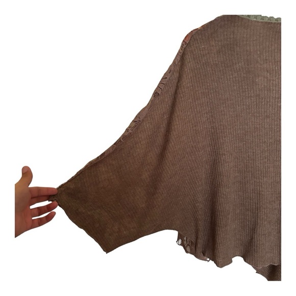 Pretty Angel Brown lace poncho-style blouse with green details, elegant - Picture 4 of 12